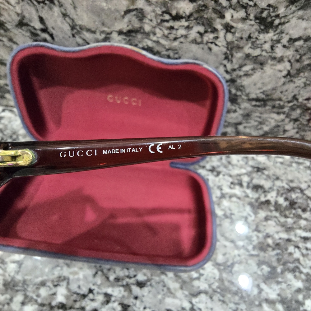 Gucci Women's Oversized Butterfly Sunglasses With Interlocking G Heart - Picture 3 of 6